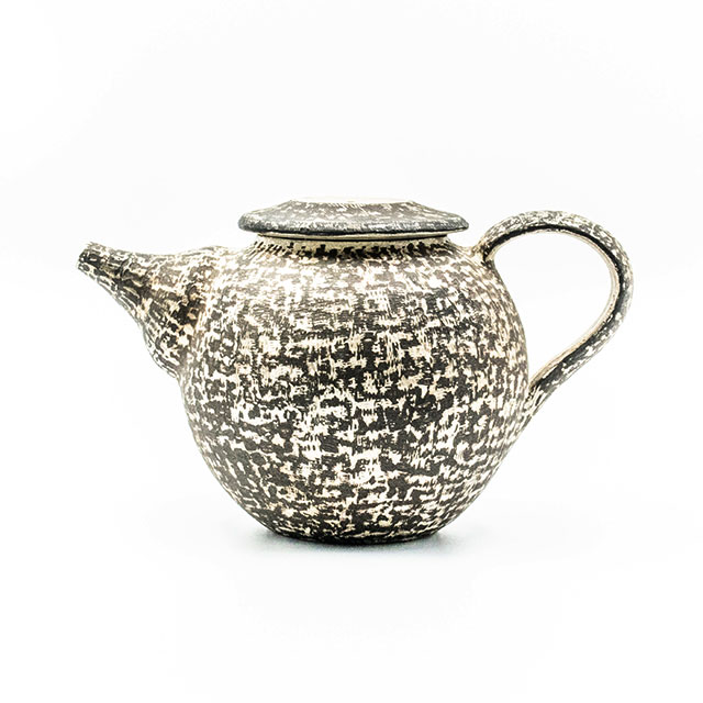 銀刻彩茶壺